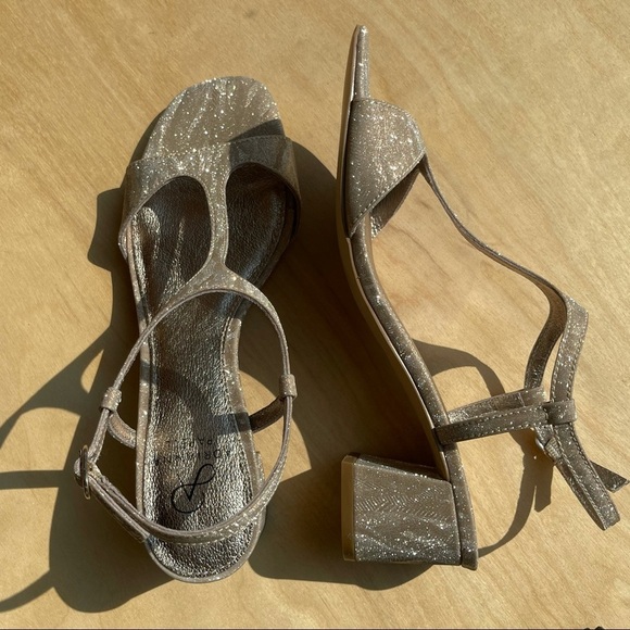 Adrianna Papell, New, Edie, T-Strap Sandal - Picture 4 of 5